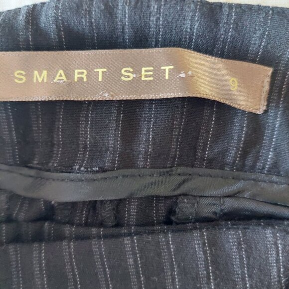 Smart Set Mid-Rise Straight Leg Grey Pin Striped Pants (Size 9) - Picture 3 of 8